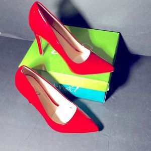 - NWT Ladies Sexy Red  Patent High Heel in size 7 style Scheme by Y not